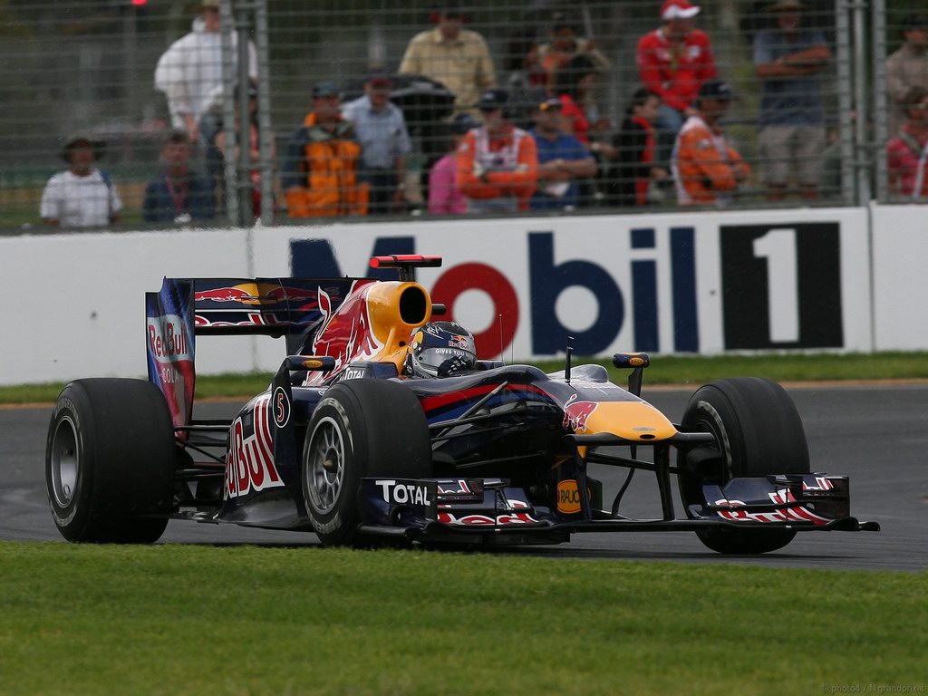 SEBASTIAN VETTEL WORLD CHAMPION 2010 1024x768