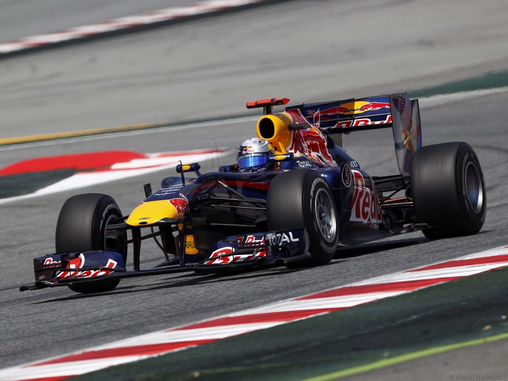 SEBASTIAN VETTEL WORLD CHAMPION 2010 1024x768