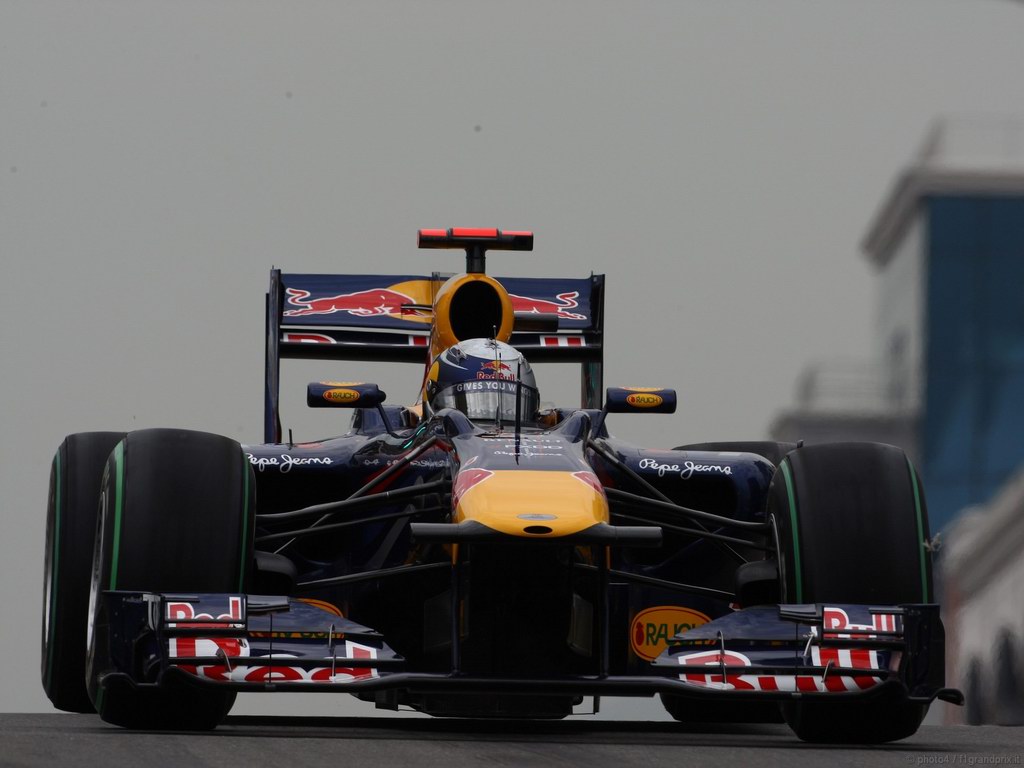 SEBASTIAN VETTEL WORLD CHAMPION 2010 1024x768