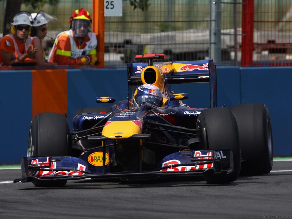 SEBASTIAN VETTEL WORLD CHAMPION 2010 1024x768