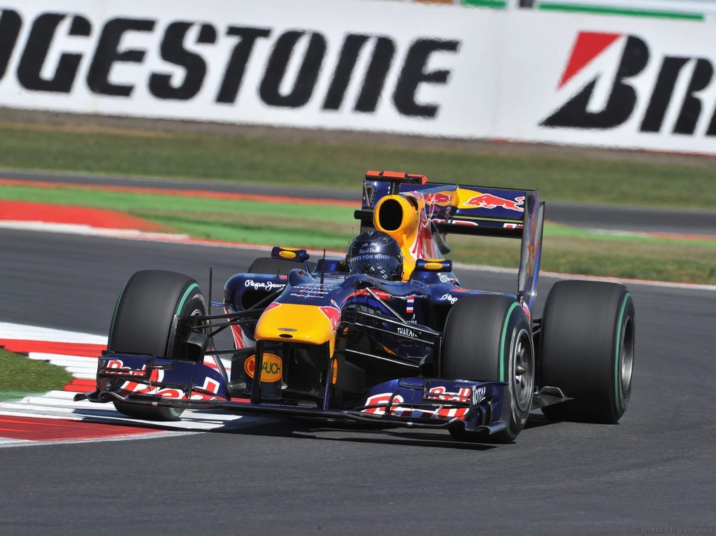 SEBASTIAN VETTEL WORLD CHAMPION 2010 1024x768