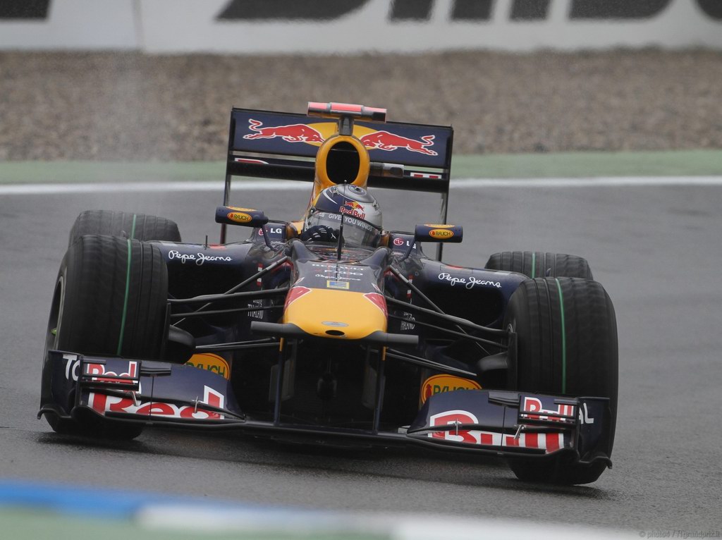 SEBASTIAN VETTEL WORLD CHAMPION 2010 1024x768