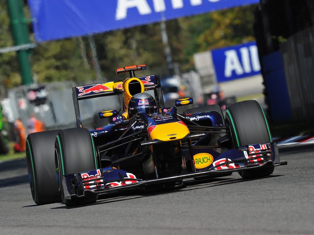 SEBASTIAN VETTEL WORLD CHAMPION 2010 1024x768