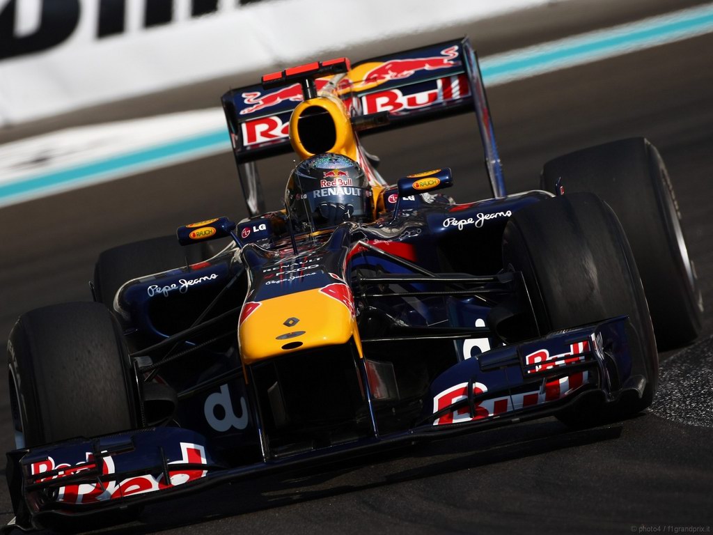 SEBASTIAN VETTEL WORLD CHAMPION 2010 1024x768