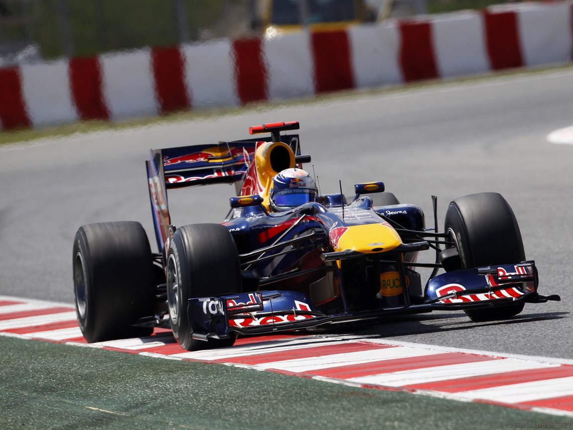 SEBASTIAN VETTEL WORLD CHAMPION 2010 1152x864
