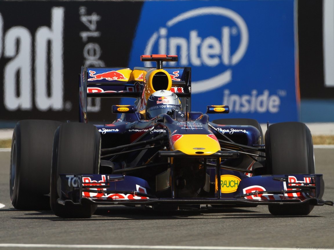 SEBASTIAN VETTEL WORLD CHAMPION 2010 1152x864