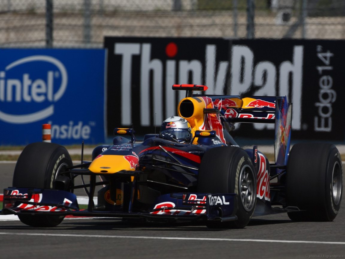 SEBASTIAN VETTEL WORLD CHAMPION 2010 1152x864