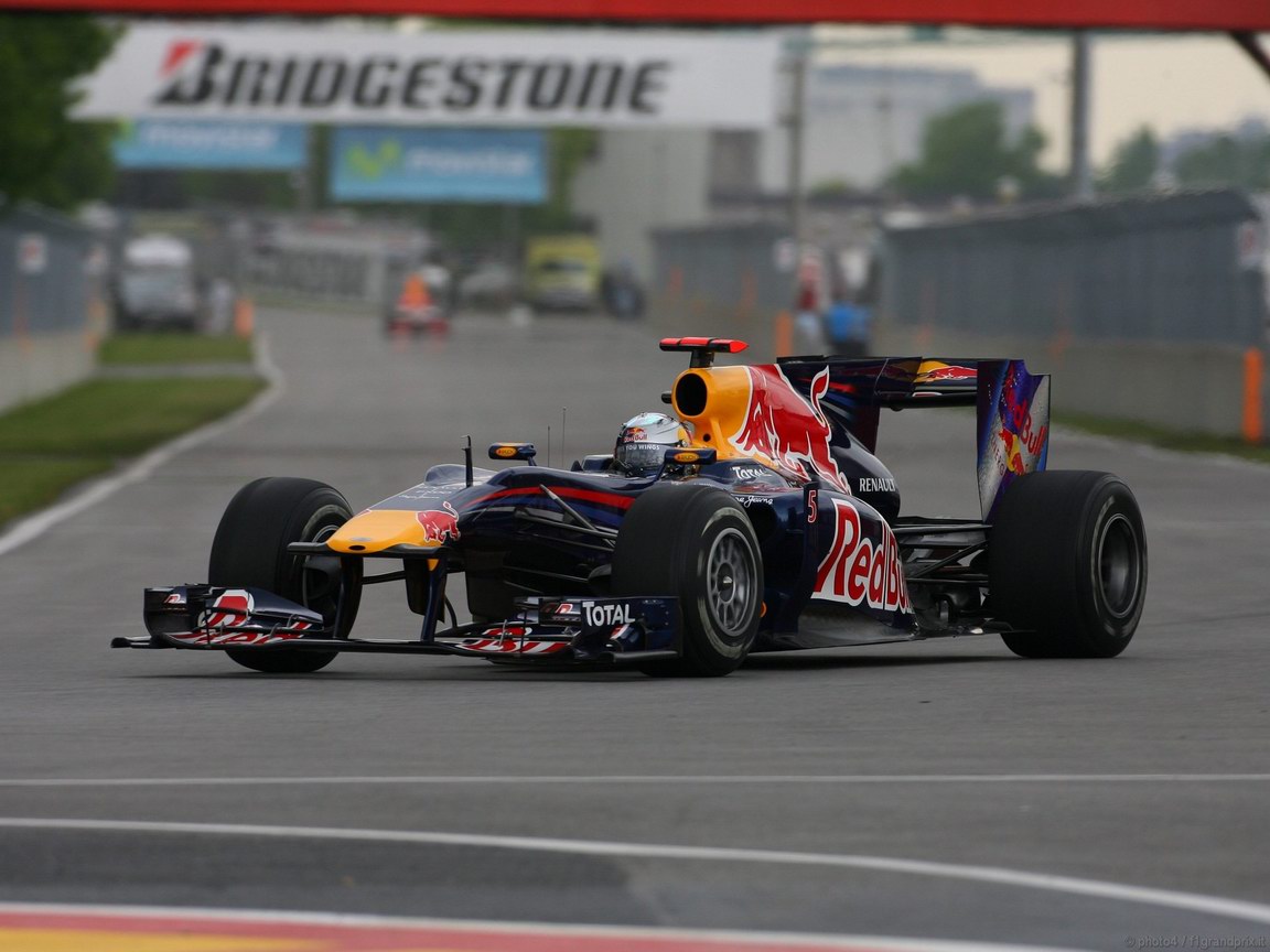 SEBASTIAN VETTEL WORLD CHAMPION 2010 1152x864