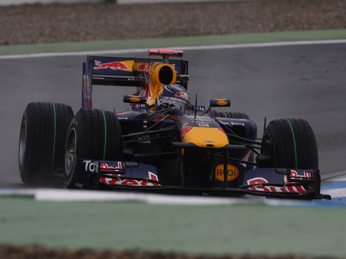 SEBASTIAN VETTEL WORLD CHAMPION 2010 1152x864