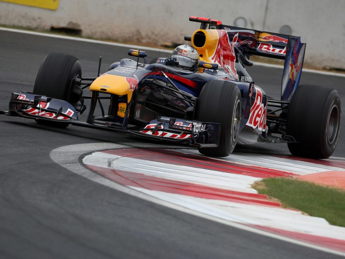 SEBASTIAN VETTEL WORLD CHAMPION 2010 1152x864