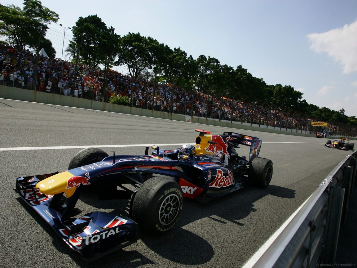 SEBASTIAN VETTEL WORLD CHAMPION 2010 1152x864