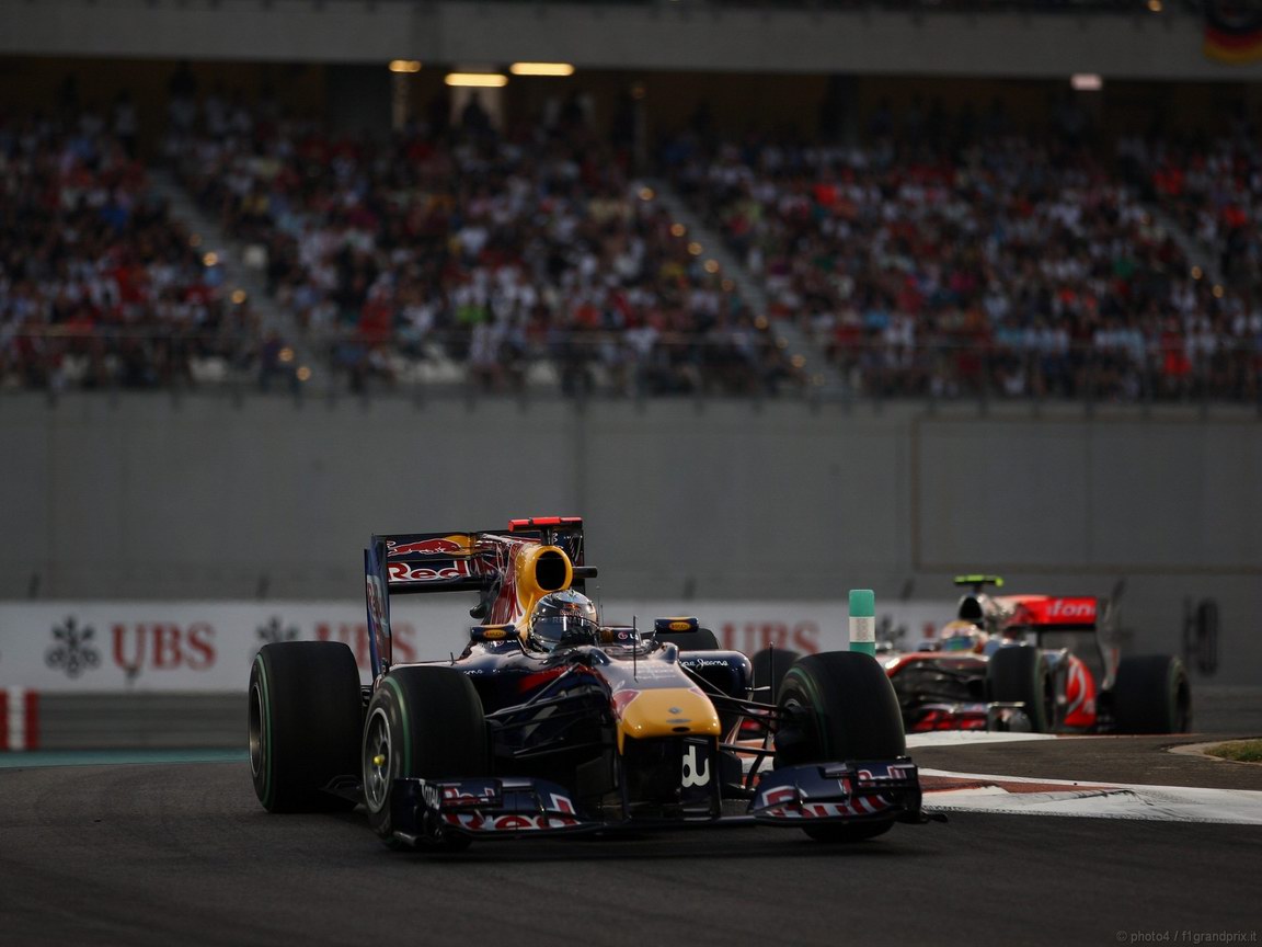 SEBASTIAN VETTEL WORLD CHAMPION 2010 1152x864