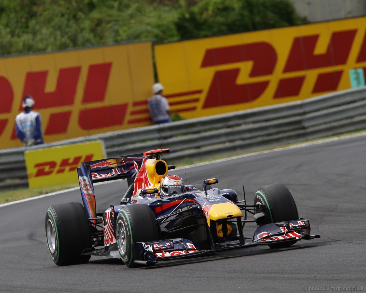 SEBASTIAN VETTEL WORLD CHAMPION 2010 1280x1024