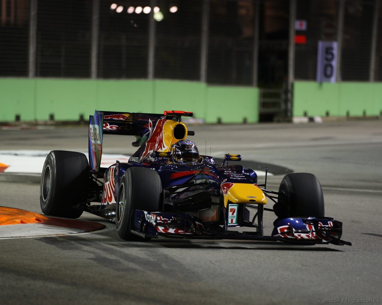 SEBASTIAN VETTEL WORLD CHAMPION 2010 1280x1024