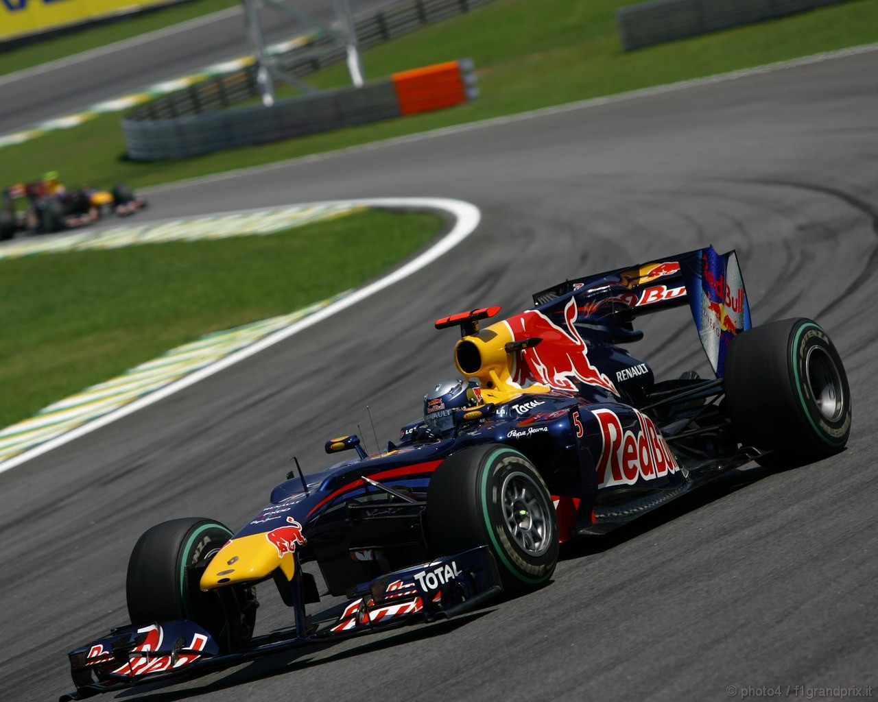 SEBASTIAN VETTEL WORLD CHAMPION 2010 1280x1024