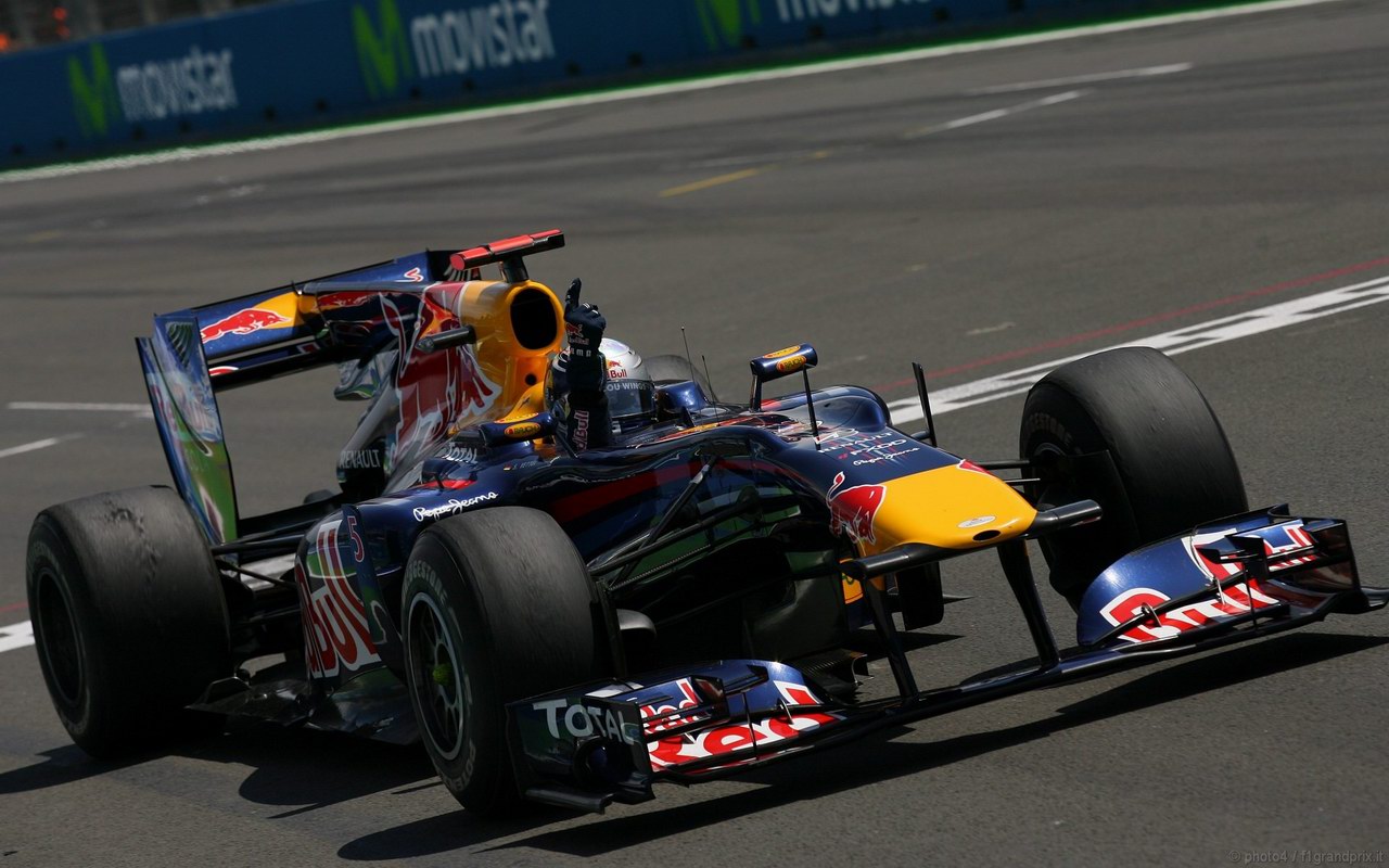 SEBASTIAN VETTEL WORLD CHAMPION 2010 1280x800