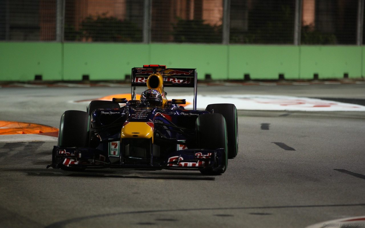 SEBASTIAN VETTEL WORLD CHAMPION 2010 1280x800