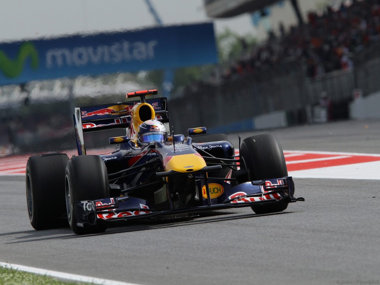 SEBASTIAN VETTEL WORLD CHAMPION 2010 1280x960