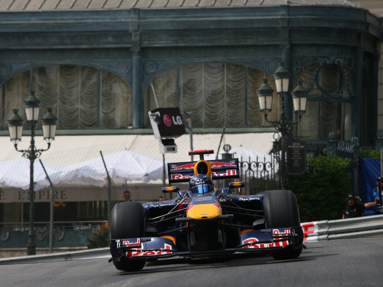 SEBASTIAN VETTEL WORLD CHAMPION 2010 1280x960