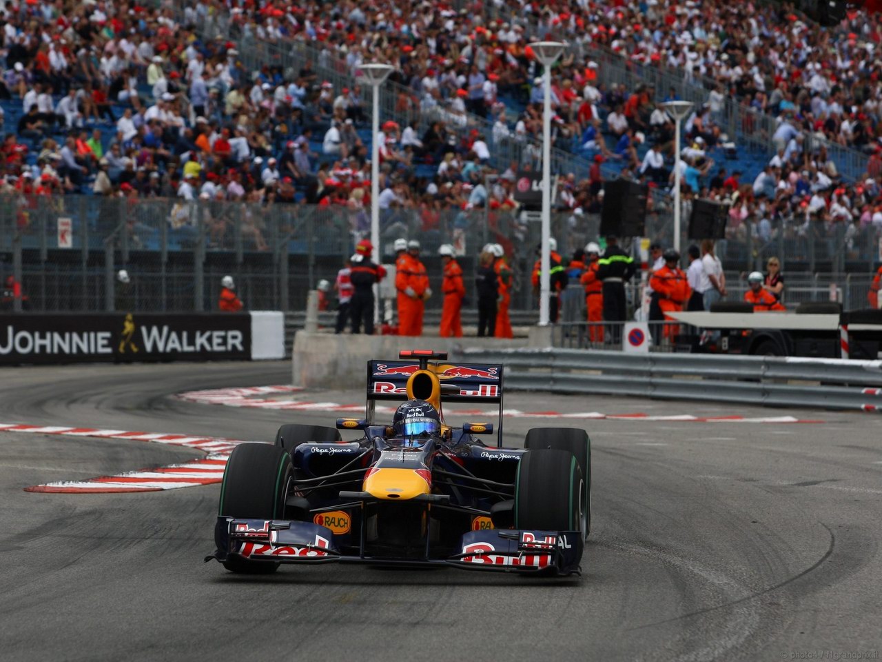 SEBASTIAN VETTEL WORLD CHAMPION 2010 1280x960