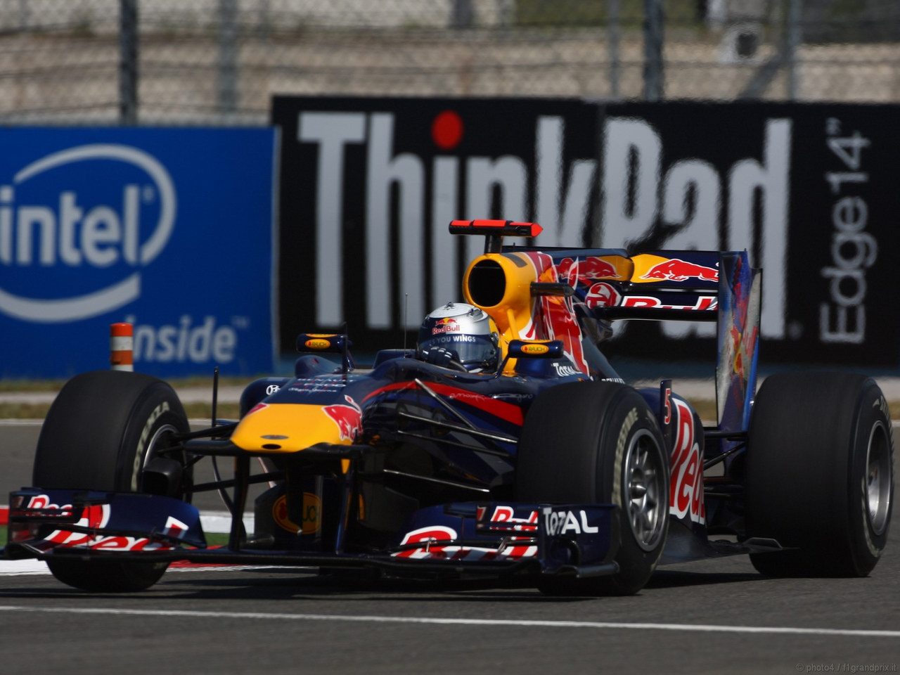 SEBASTIAN VETTEL WORLD CHAMPION 2010 1280x960