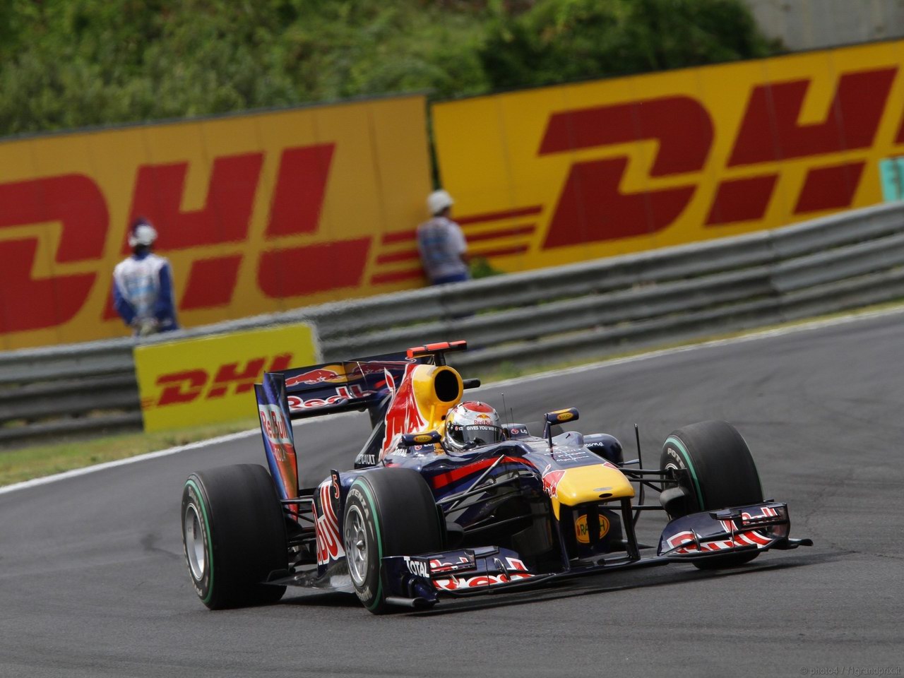 SEBASTIAN VETTEL WORLD CHAMPION 2010 1280x960