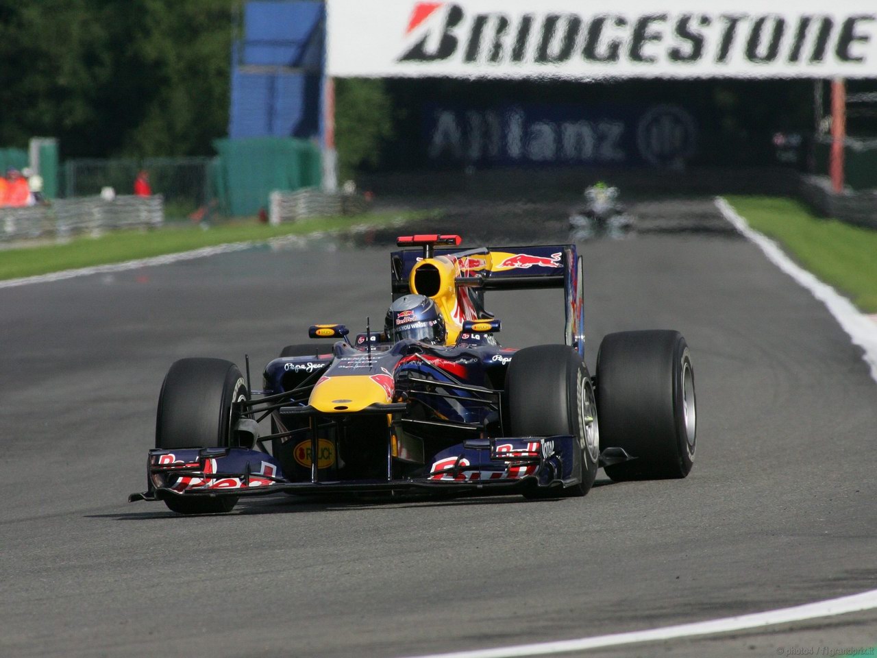 SEBASTIAN VETTEL WORLD CHAMPION 2010 1280x960