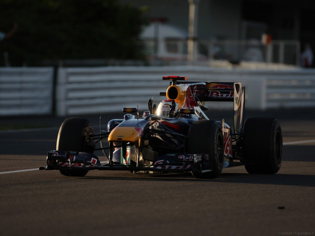 SEBASTIAN VETTEL WORLD CHAMPION 2010 1280x960