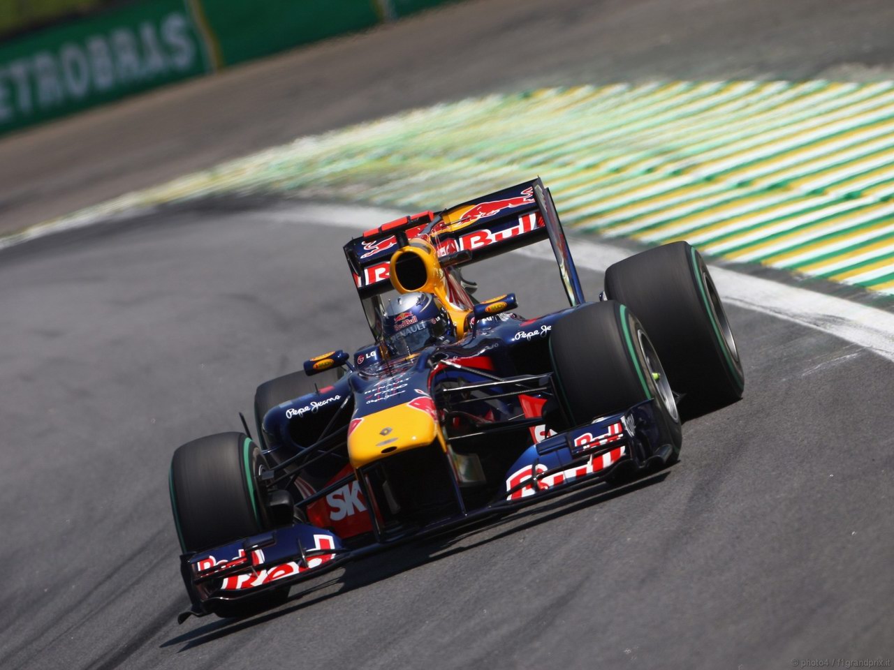 SEBASTIAN VETTEL WORLD CHAMPION 2010 1280x960
