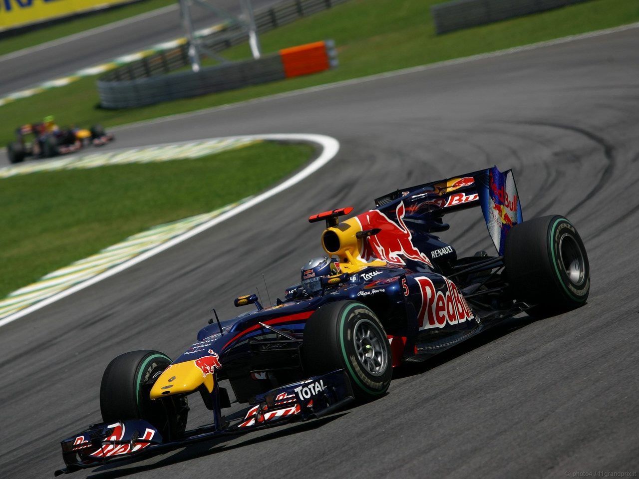 SEBASTIAN VETTEL WORLD CHAMPION 2010 1280x960