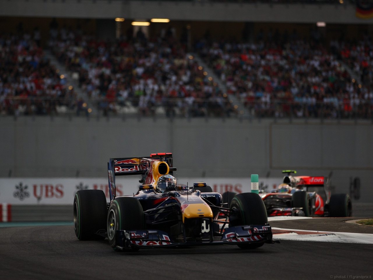 SEBASTIAN VETTEL WORLD CHAMPION 2010 1280x960