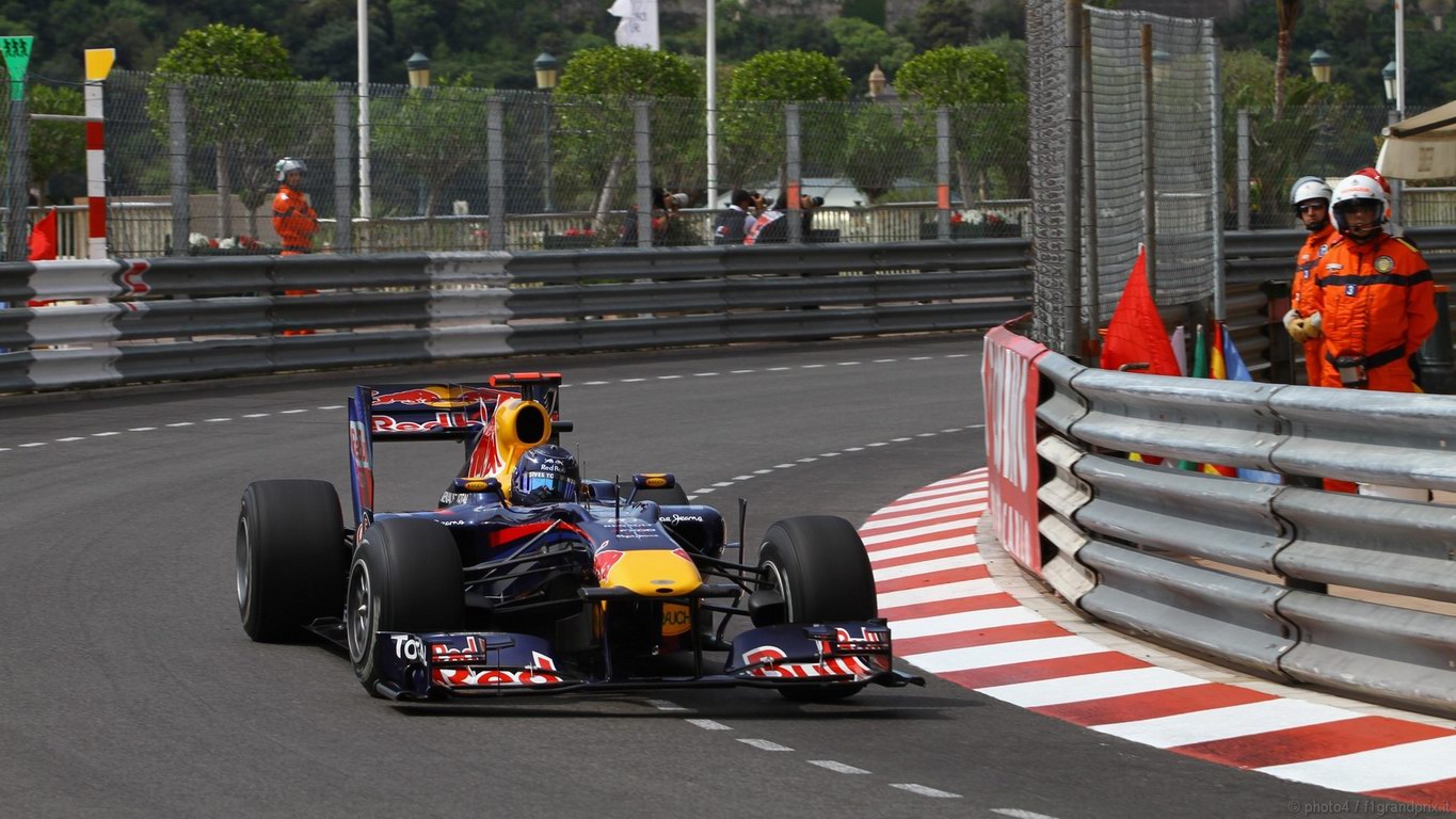 SEBASTIAN VETTEL WORLD CHAMPION 2010 1366x768