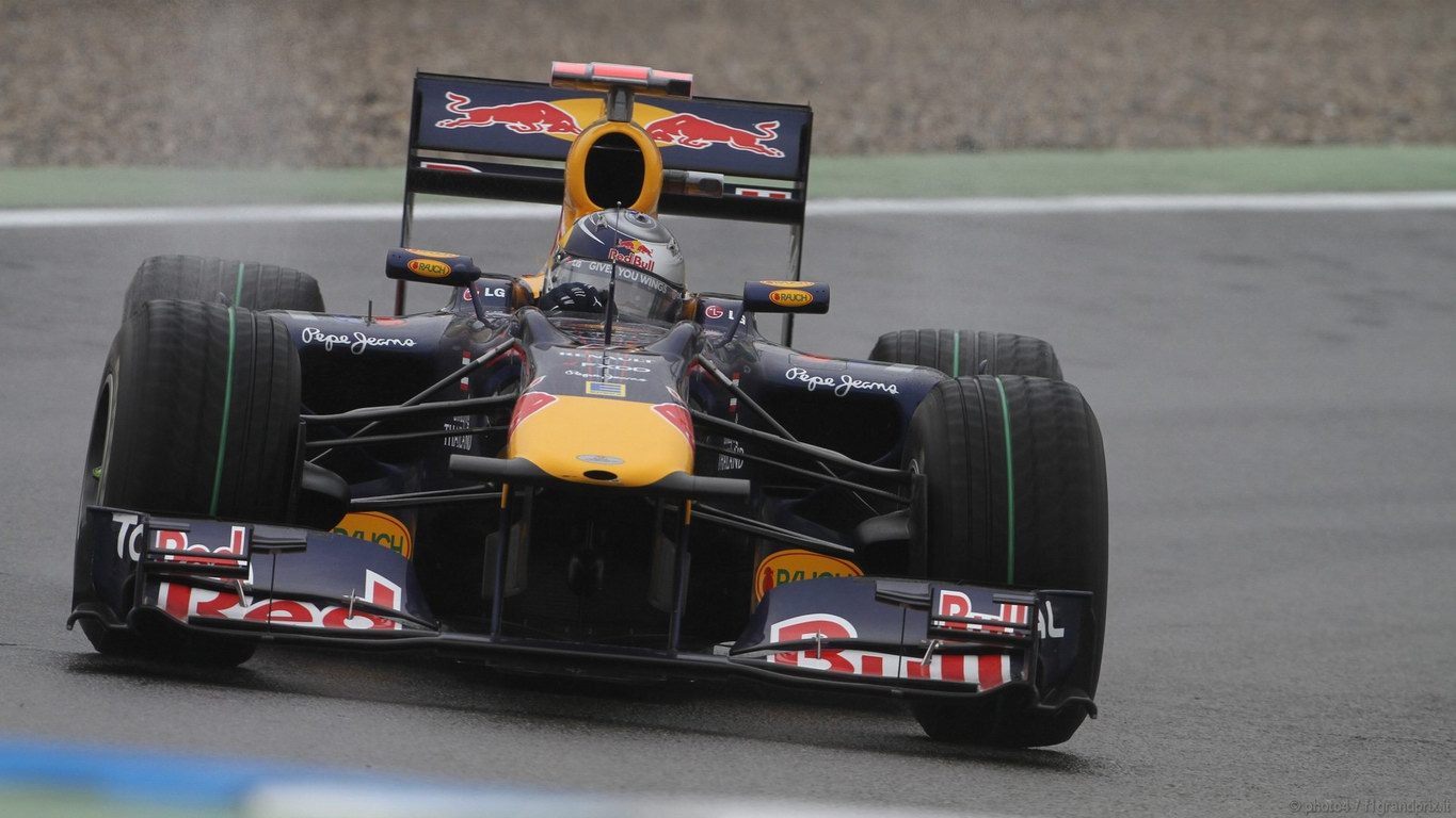 SEBASTIAN VETTEL WORLD CHAMPION 2010 1366x768