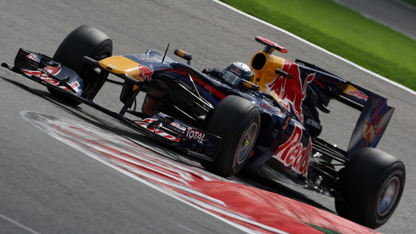 SEBASTIAN VETTEL WORLD CHAMPION 2010 1366x768
