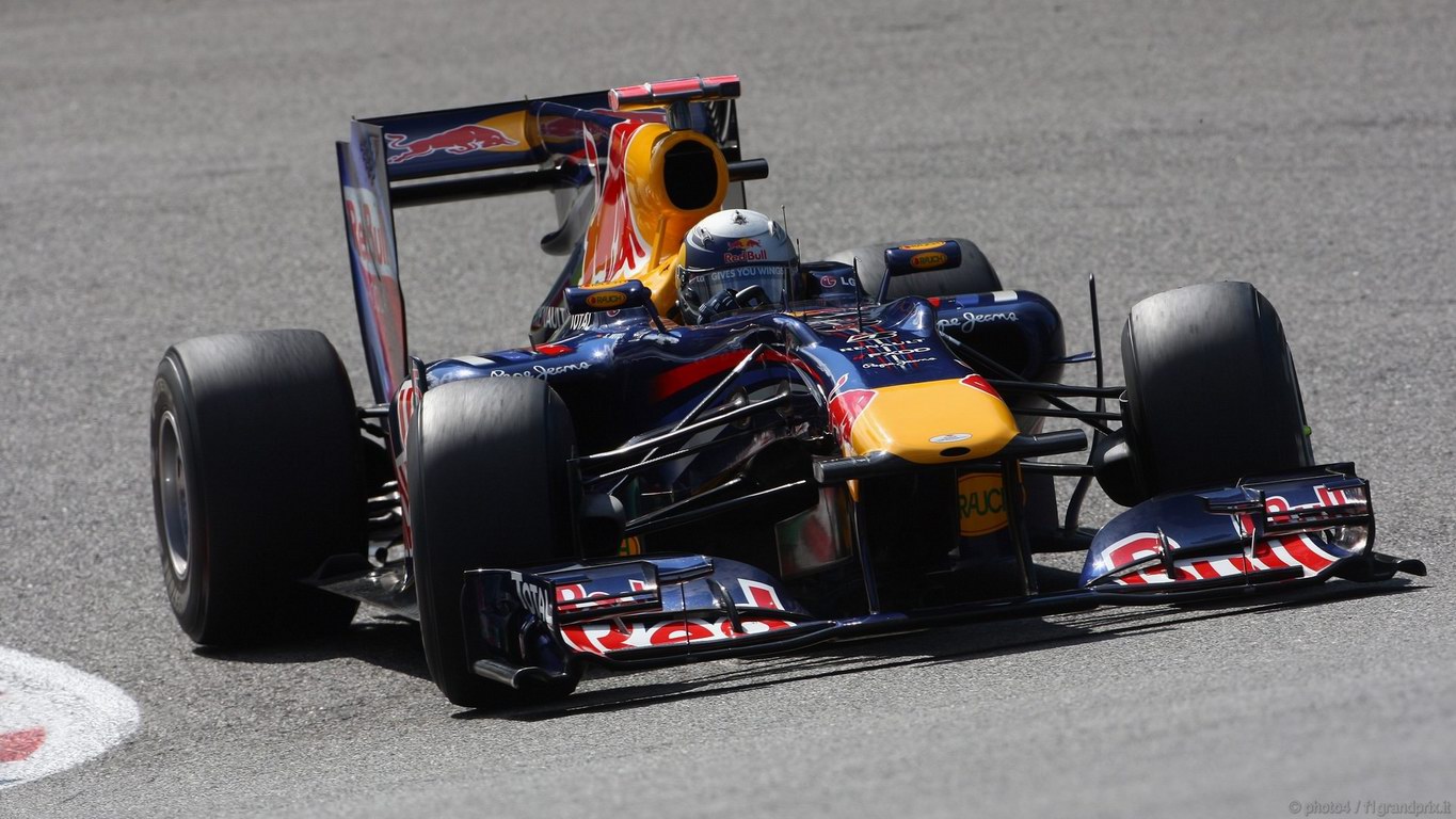SEBASTIAN VETTEL WORLD CHAMPION 2010 1366x768