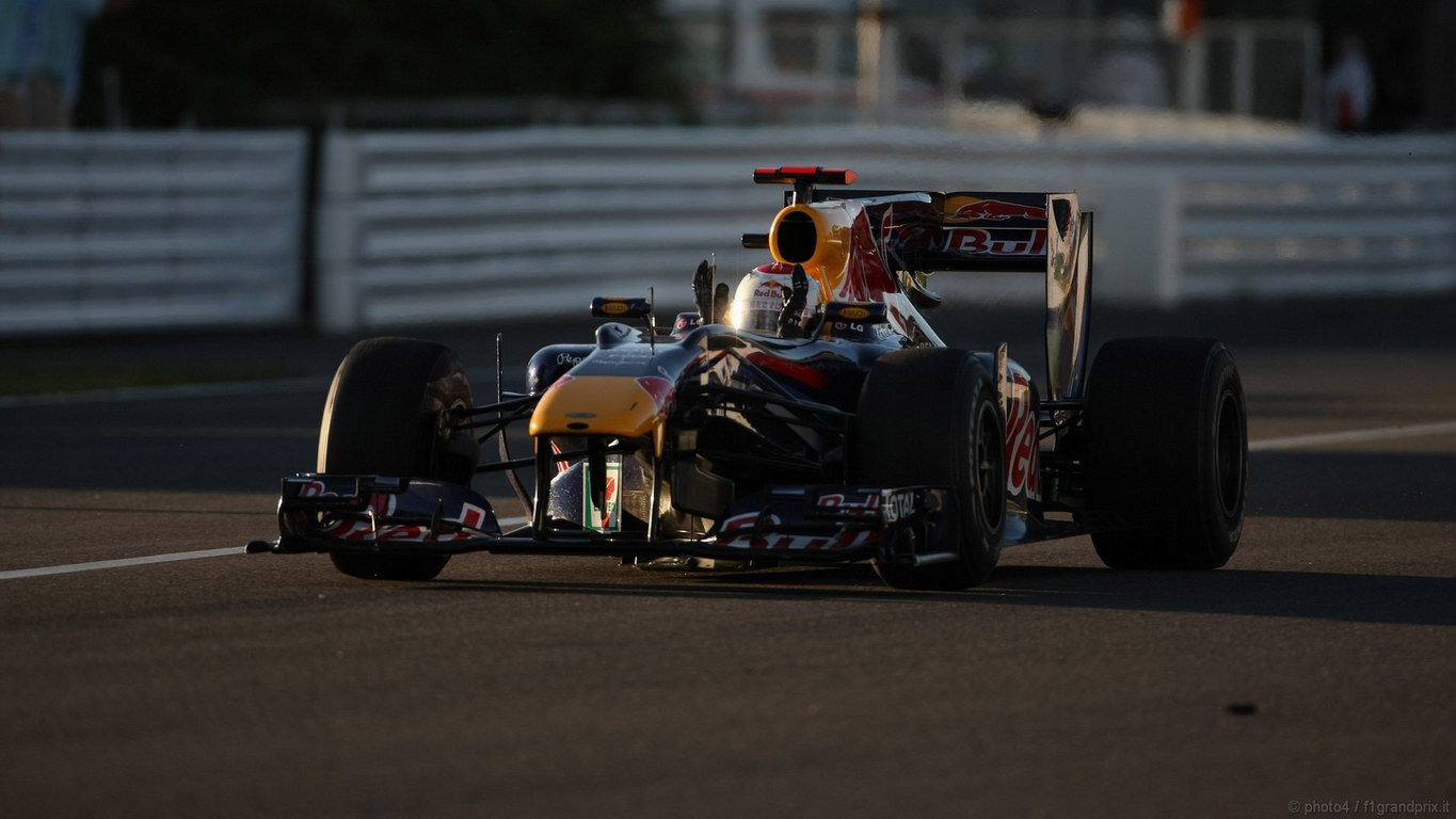 SEBASTIAN VETTEL WORLD CHAMPION 2010 1366x768