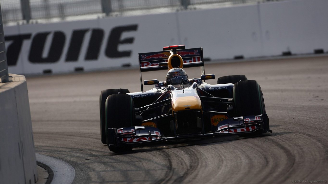 SEBASTIAN VETTEL WORLD CHAMPION 2010 1366x768