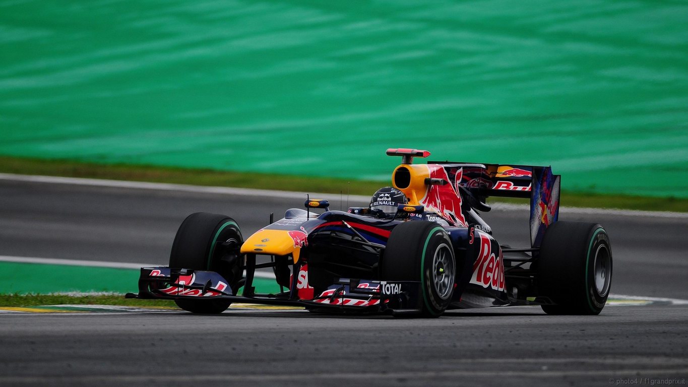 SEBASTIAN VETTEL WORLD CHAMPION 2010 1366x768