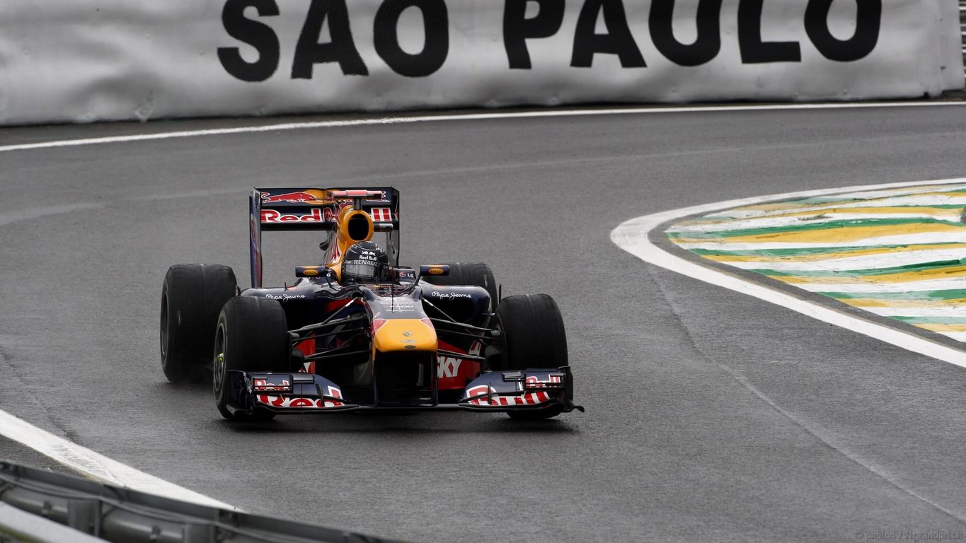 SEBASTIAN VETTEL WORLD CHAMPION 2010 1366x768