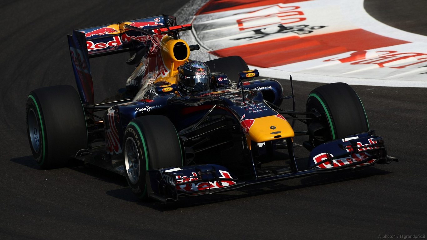 SEBASTIAN VETTEL WORLD CHAMPION 2010 1366x768