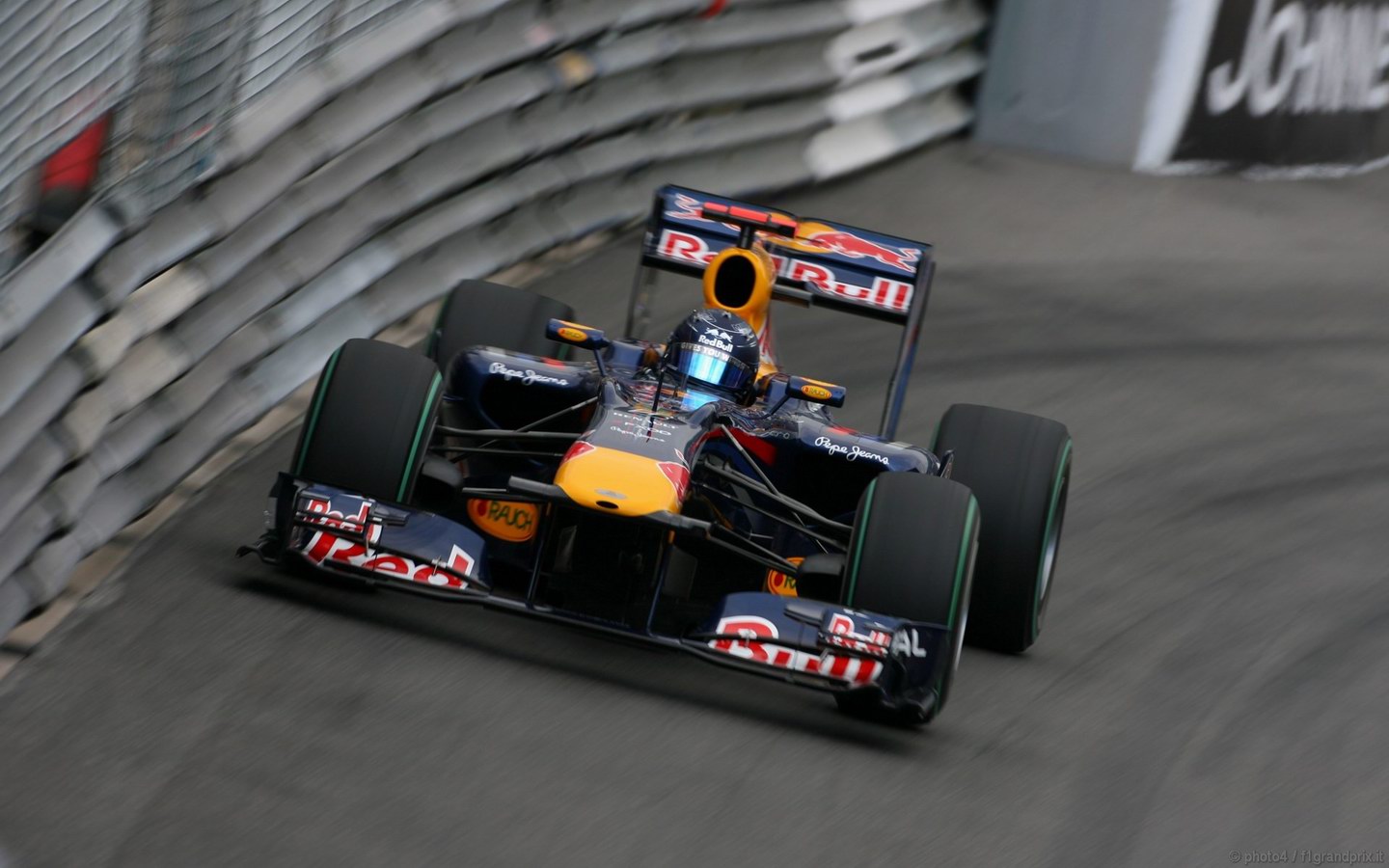 SEBASTIAN VETTEL WORLD CHAMPION 2010 1440x900