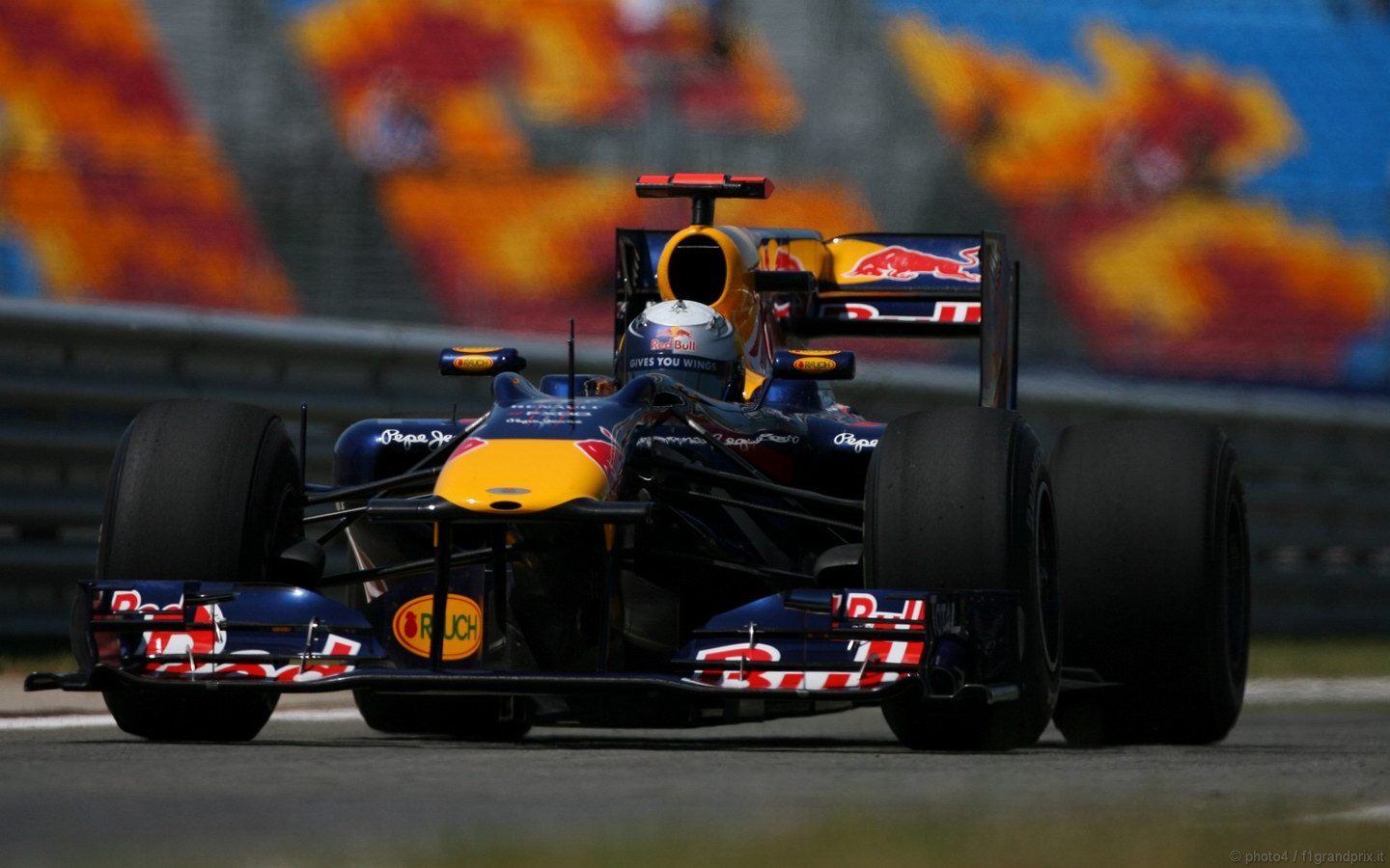 SEBASTIAN VETTEL WORLD CHAMPION 2010 1440x900