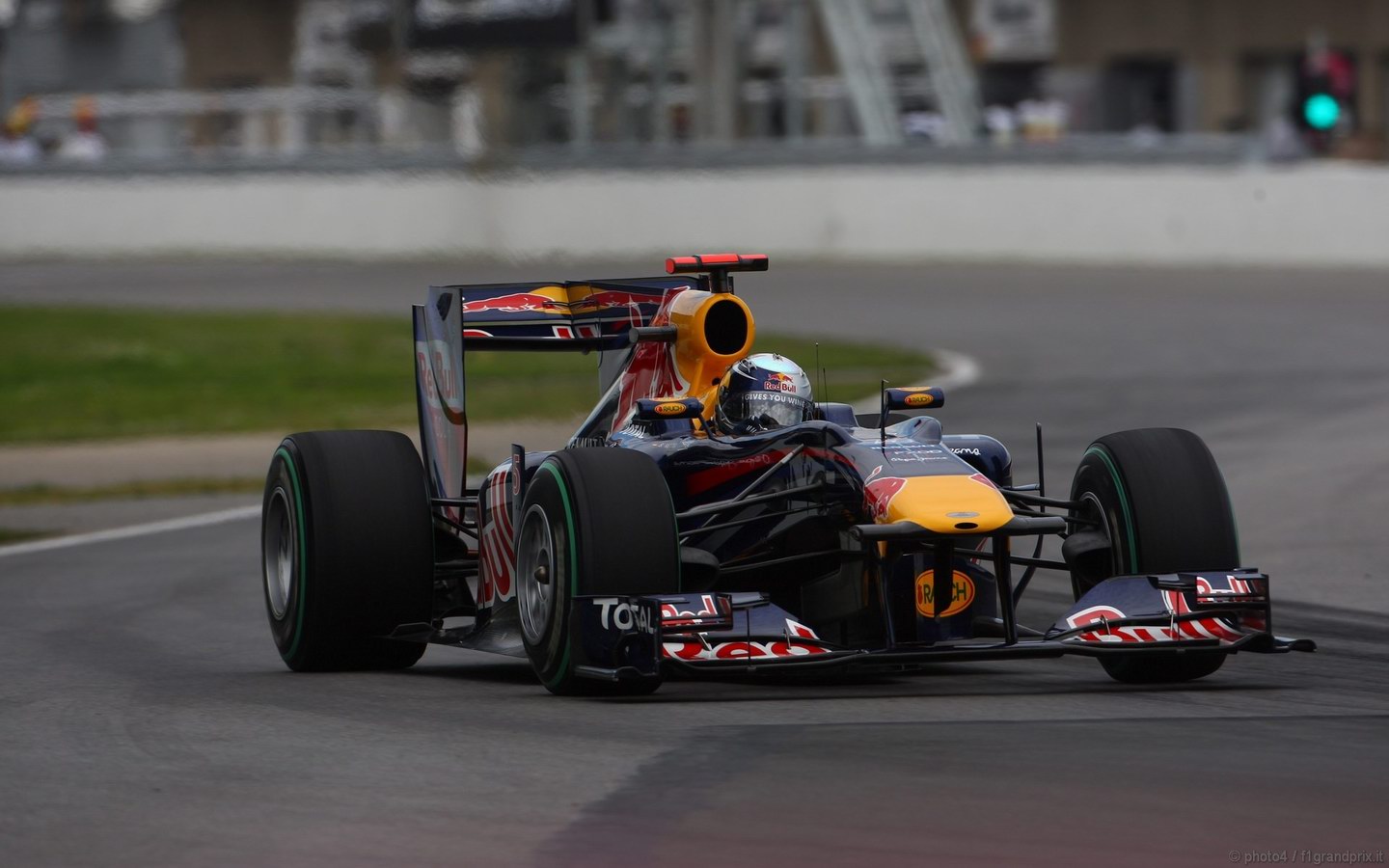 SEBASTIAN VETTEL WORLD CHAMPION 2010 1440x900