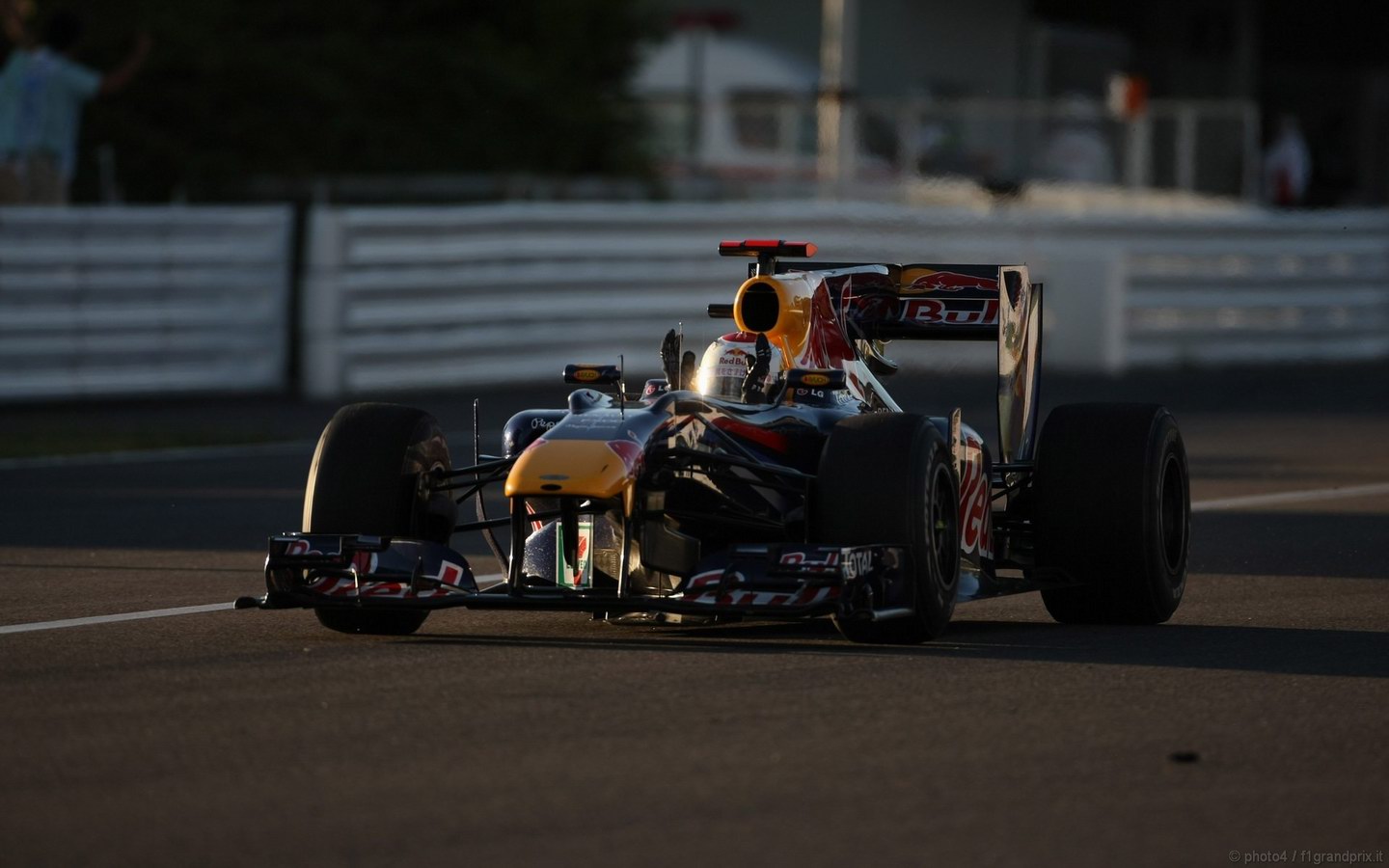 SEBASTIAN VETTEL WORLD CHAMPION 2010 1440x900