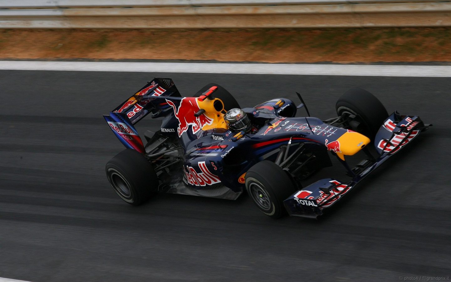 SEBASTIAN VETTEL WORLD CHAMPION 2010 1440x900