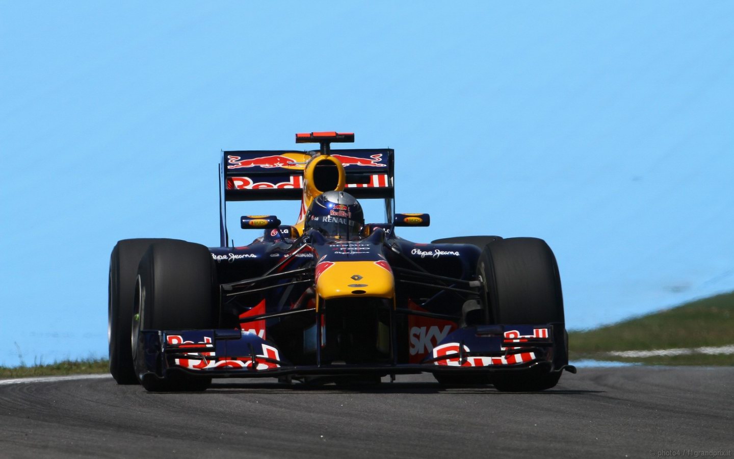 SEBASTIAN VETTEL WORLD CHAMPION 2010 1440x900