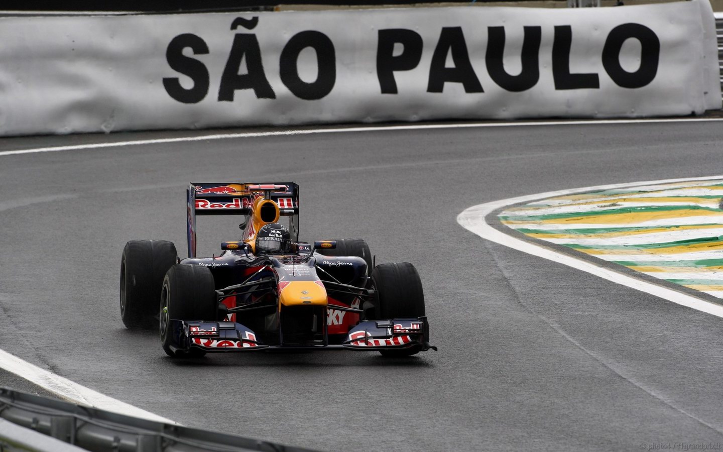 SEBASTIAN VETTEL WORLD CHAMPION 2010 1440x900