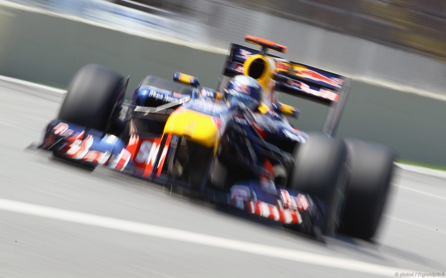 SEBASTIAN VETTEL WORLD CHAMPION 2010 1440x900