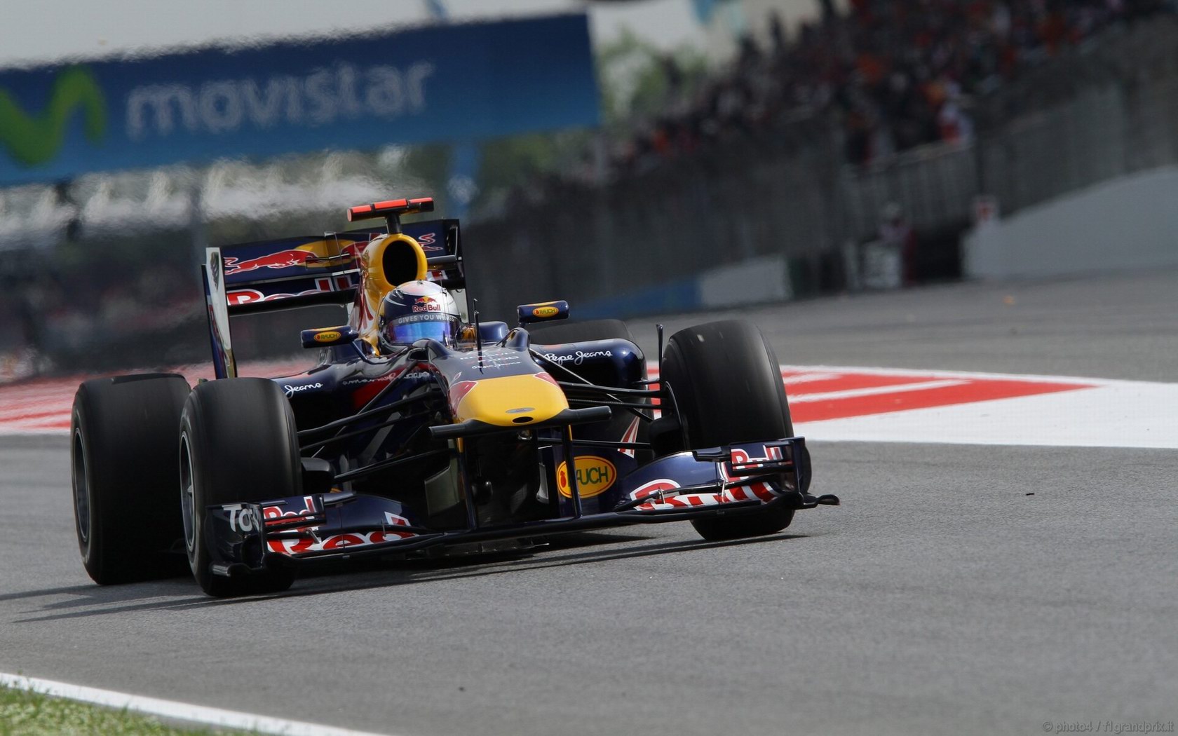 SEBASTIAN VETTEL WORLD CHAMPION 2010 1680x1050