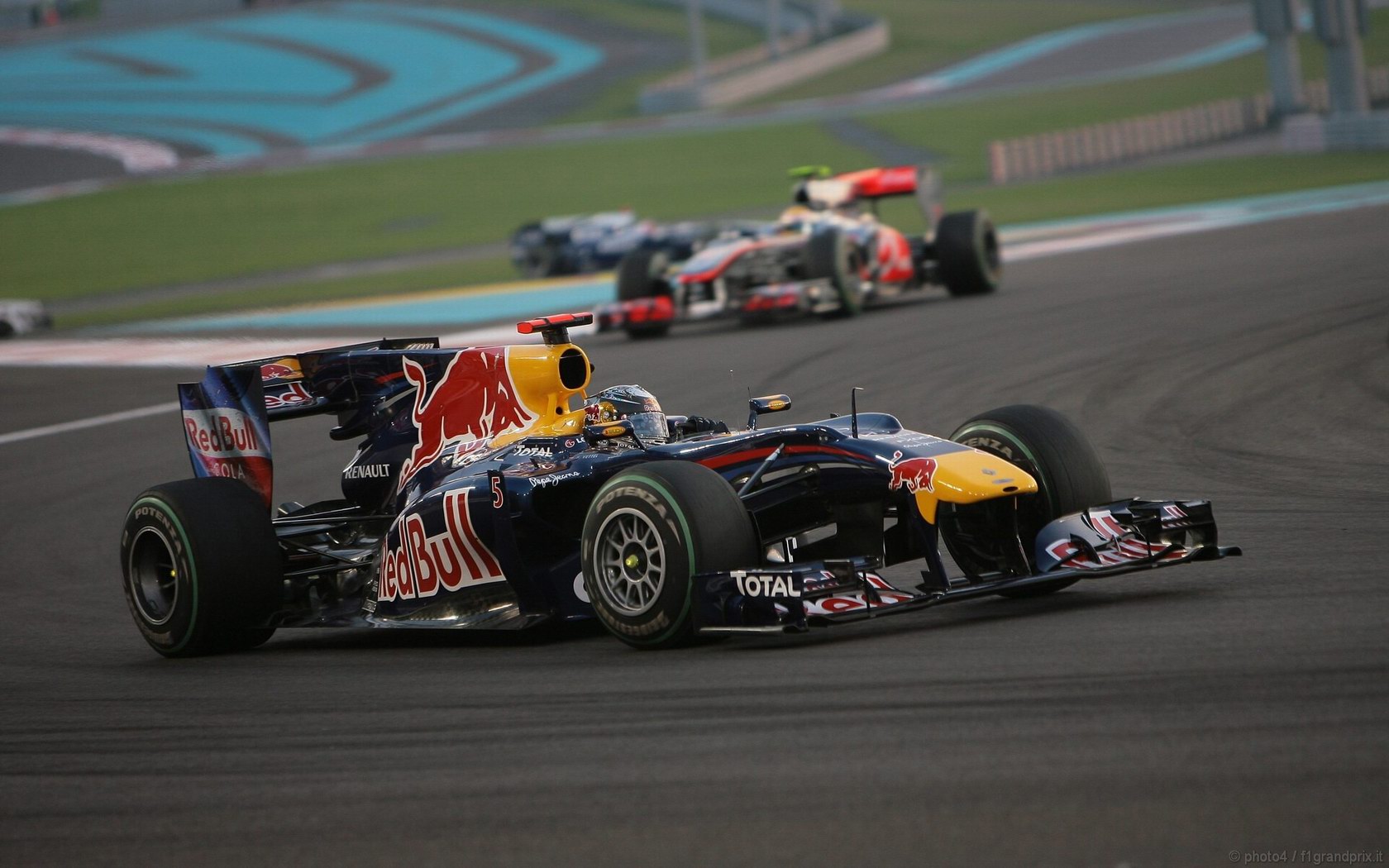SEBASTIAN VETTEL WORLD CHAMPION 2010 1680x1050